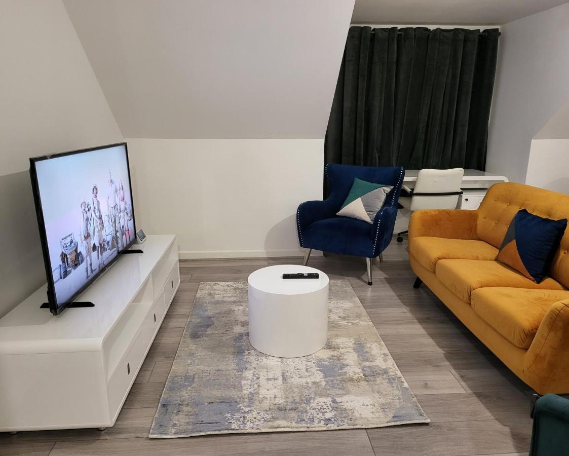 Garland Modern 2 Bedroom Apartment With Parking London Plumstead  Zewnętrze zdjęcie